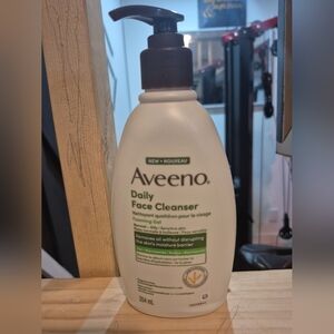 Aveeno Foaming Gel Daily Face Cleanser. Normal-oily/sensitive Skin. 354ml